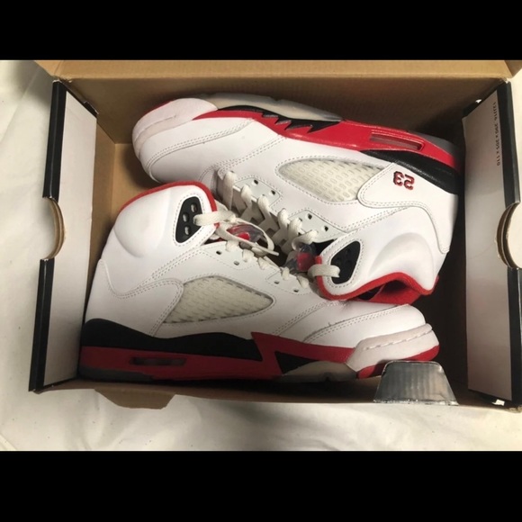 Jordan’s retro 5 (GS) Fire reds - Picture 3 of 5